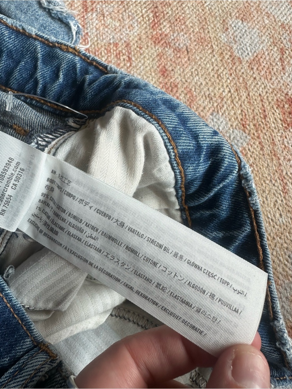 Abercrombie and fitch the mom short high rise size 29 or 8 medium wash denim - Picture 5 of 8